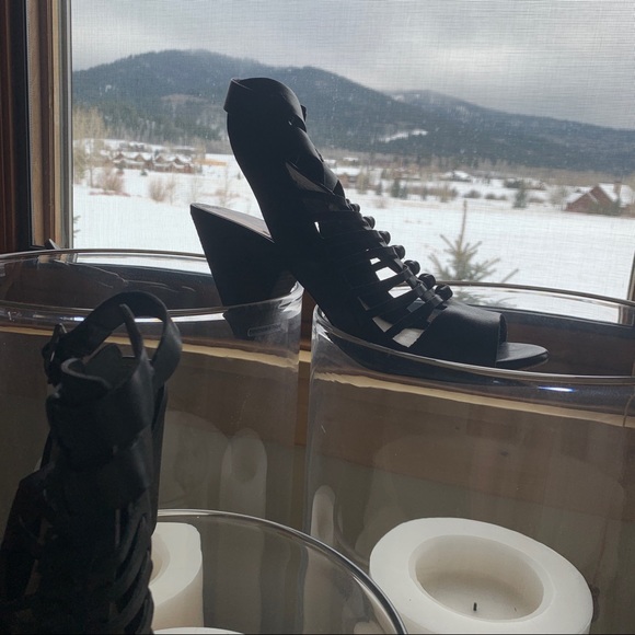 Vince Camuto open toe black fun - Picture 1 of 4